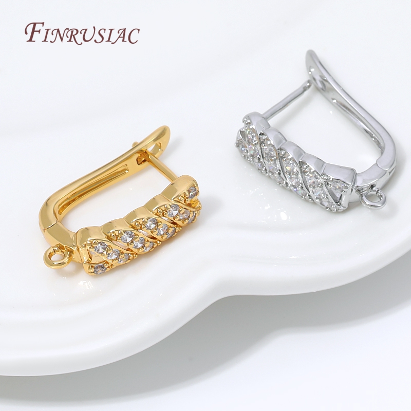 Hoop Earrings - ต่างหูแบบห่วงชุบทอง 18K ประดับเพชรคิวบิกเซอร์โคเนีย พร้อมห่วงเกี่ยว ตัวฐานทำจากทองเหลือง สำหรับทำจี้