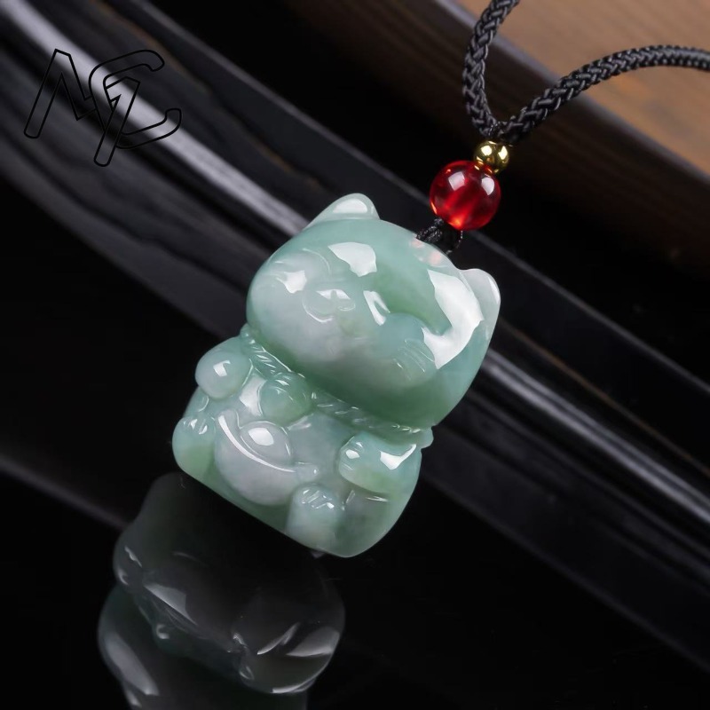 จี้หยกมรกตธรรมชาติรูปแมวนำโชค  - The Jewelry & Watches บทวิจารณ์และราคา