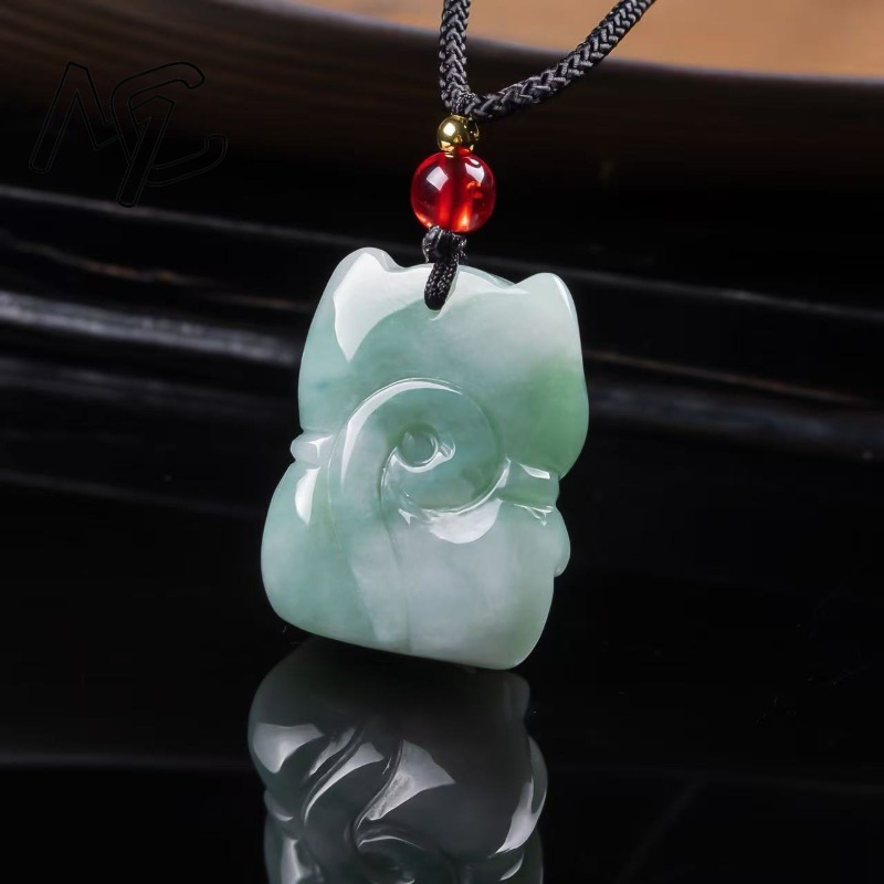 จี้หยกมรกตธรรมชาติรูปแมวนำโชค  - The Jewelry & Watches บทวิจารณ์และราคา