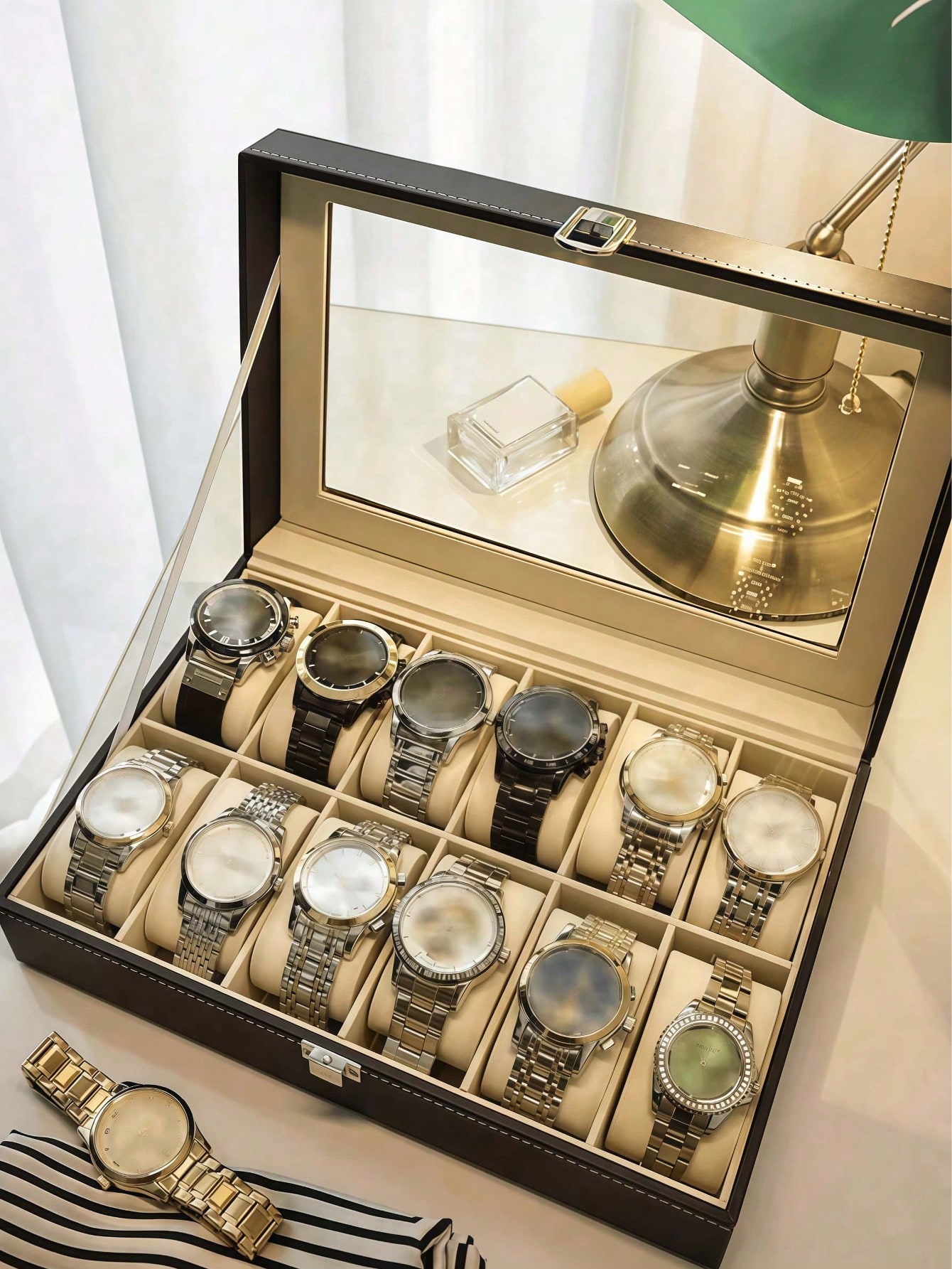 กล่องใส่นาฬิกาหนังพร้อมกุญแจล็ - Watch Display Box บทวิจารณ์และราคา